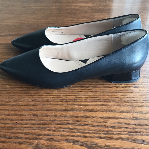 Black leather pointed toe flats worn once EUC - Picture 2 of 7